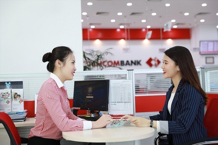dong phuc ngan hang techcombank 2